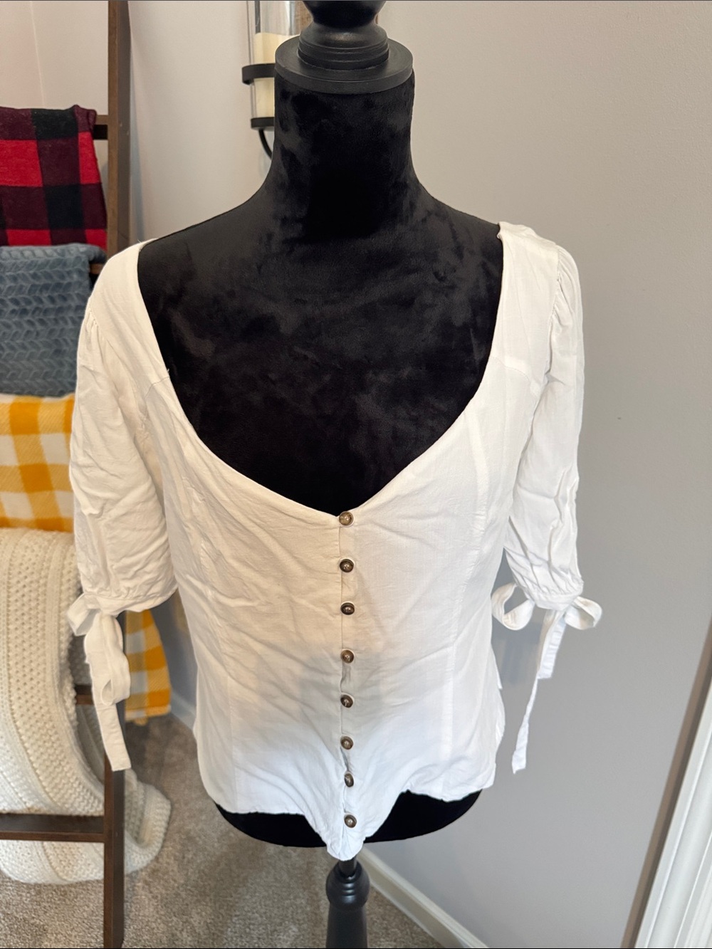 Socialite White Button-Front Tie Sleeve Blouse